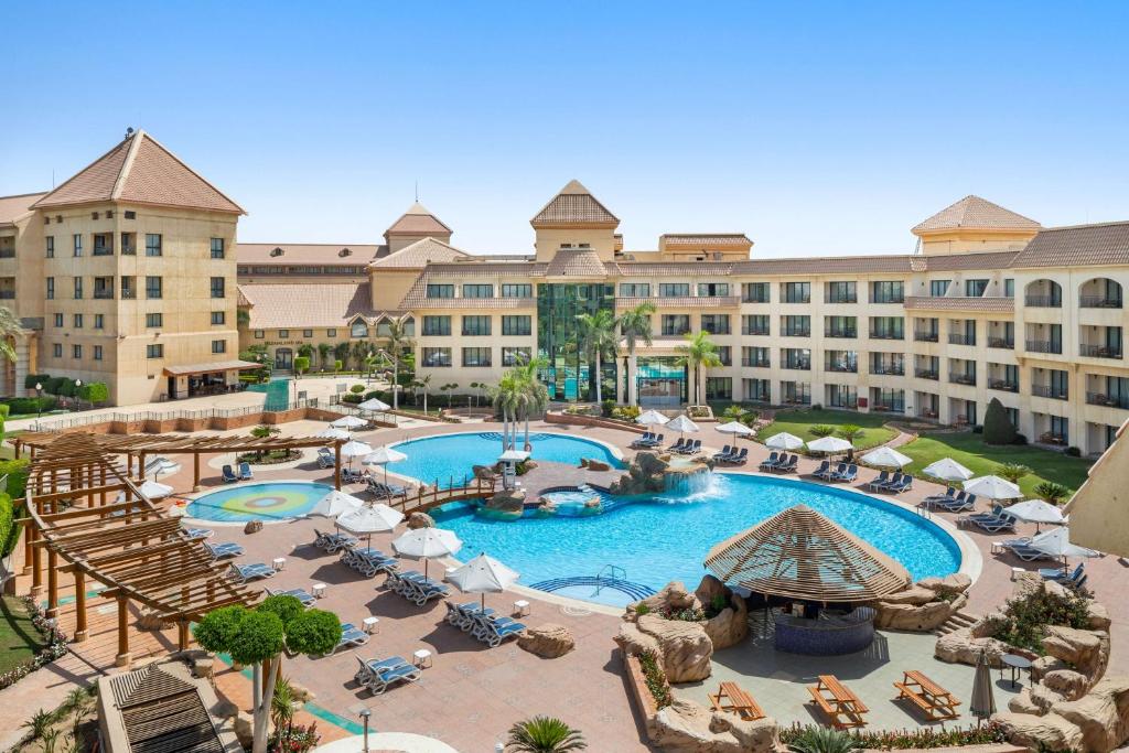 Golf Hilton Pyramids فندق هيلتون بيراميدز جولف